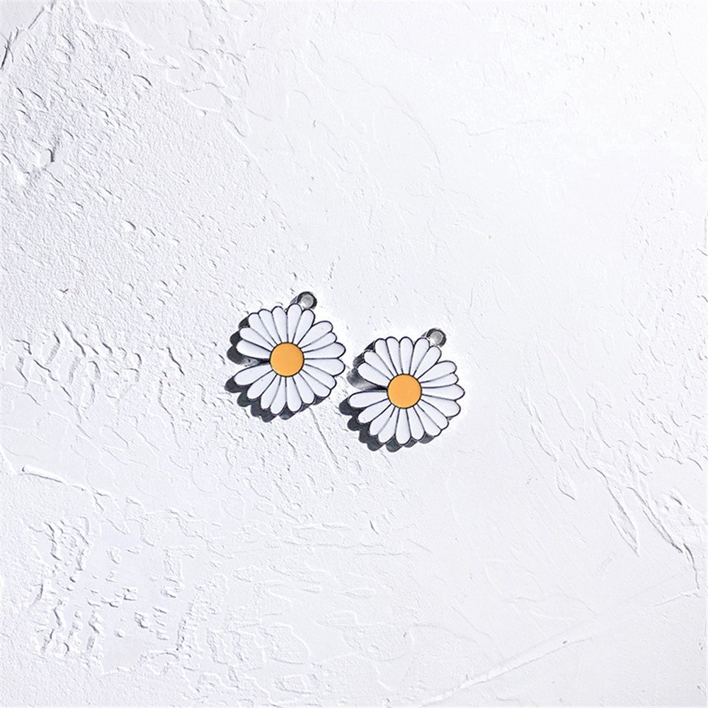 Mặt Dây Chuyền Kim Loại Hình Hoa Cúc Đáng Yêu