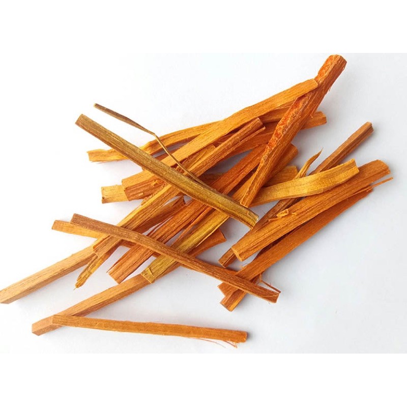 Nước gỗ vang ngũ vị hương lau rửa bàn thờ, đồ thờ cúng: đun từ gỗ vang ngũ vị hương
