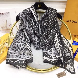 Khăn lụa LV kèm full box 239k/1c