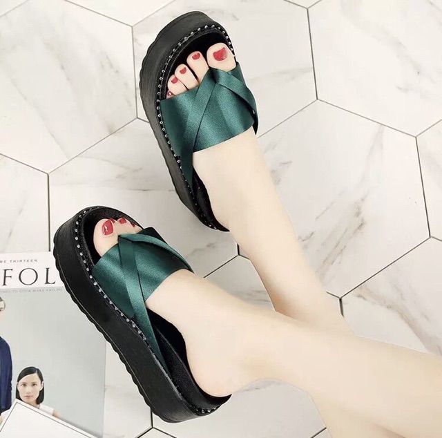 Dép đế bánh mì