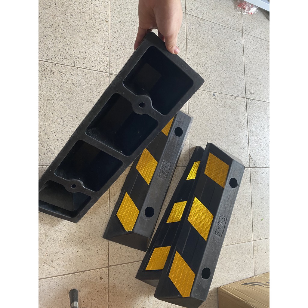 Chặn bánh xe cao su 500mm, cục cao su chặn lốp xe