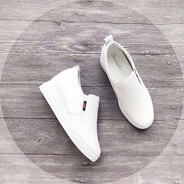 Giày slip on nâng đế
