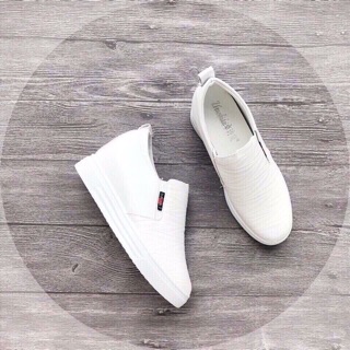 Giày slip on nâng đế