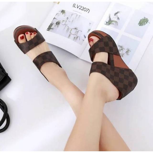 Giày Sandal Đế Xuồng Thời Trang Cho Nữ