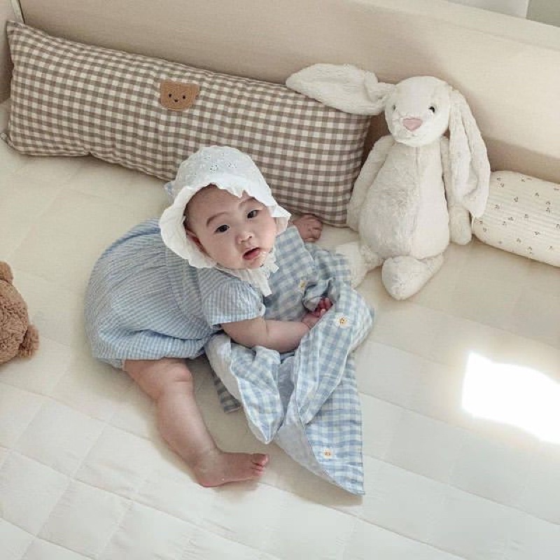 Gối ôm cho bé hoạ tiết caro thêu gấu phong cách Hàn Quốc