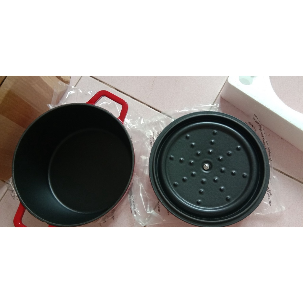 Nồi gang xuất khẩu Petit World, nồi gang màu đỏ 22cm, dung tích 3.2 lít dùng nướng bánh, nấu các món kho ninh hầm