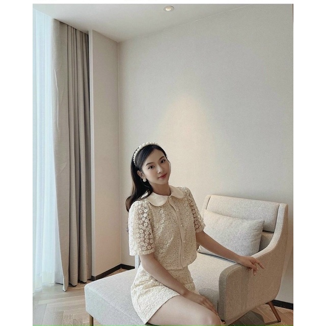 Set áo crop tiểu thư phối ren hoa, chân váy kem