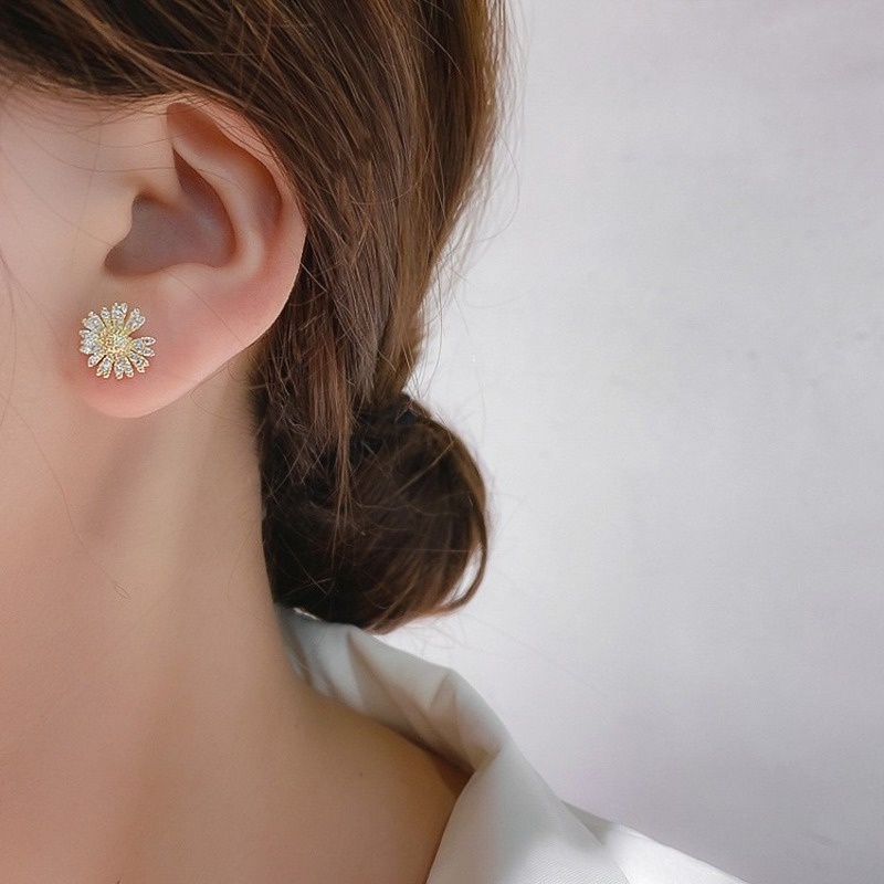 Đôi khuyên tai hình hoa cúc đính đá zircon phong cách Hàn Quốc cho nữ