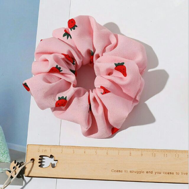 SCRUCHIES TRÁI DÂU ĐÀ LẠT CUTE