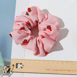 SCRUCHIES TRÁI DÂU ĐÀ LẠT CUTE