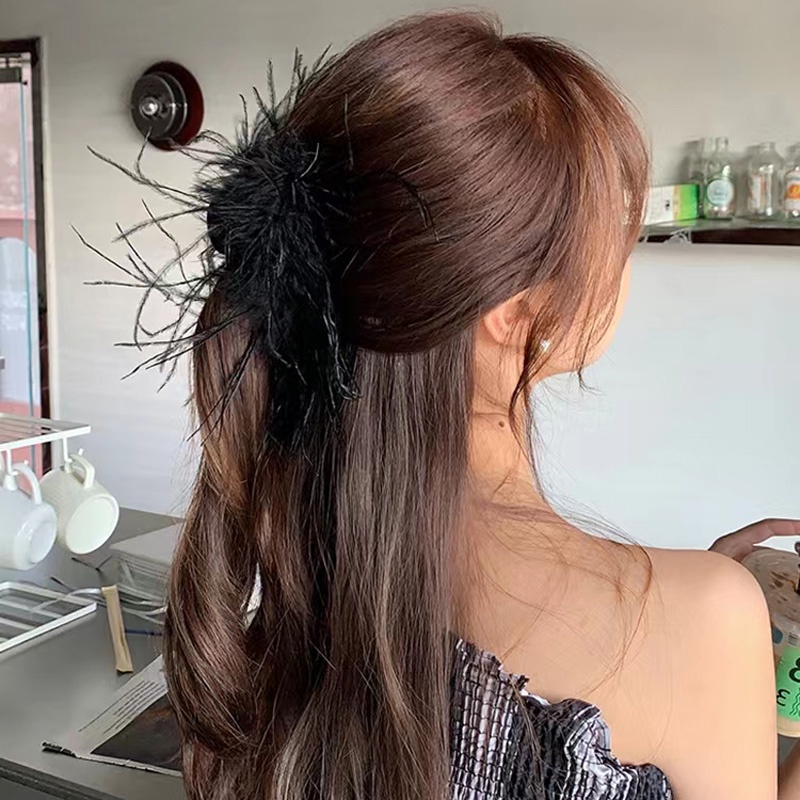 Kẹp Tóc Hình Cá Mập Phối Lông Vũ Đáng Yêu Cho Nữ