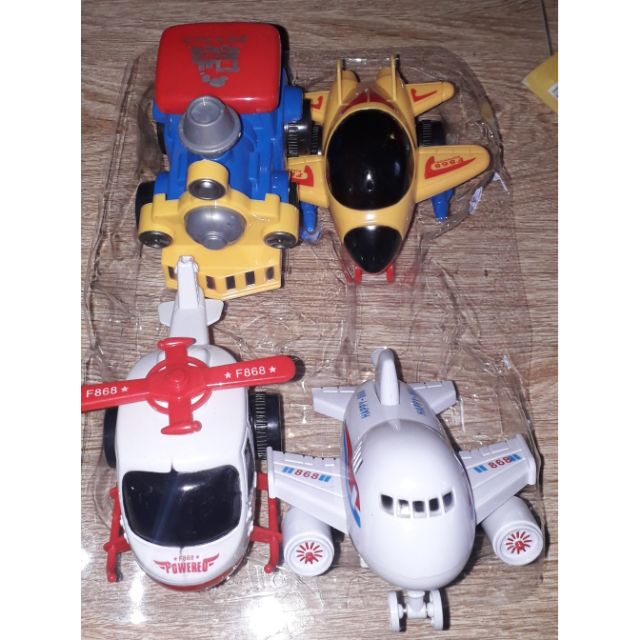 Bộ 4 xe và máy bay mô hình bằng nhựa chạy chớn rất đẹp