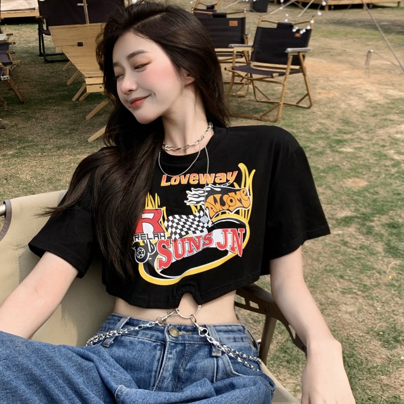 Áo Thun Croptop Màu Đen Dáng Rộng Phối Dây Xích Cá Tính Dành Cho Nữ