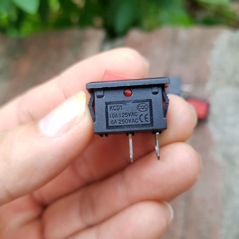 1 chiếc công tắc đòn bẩy bập bênh kcd1-11 250v 6a màu đỏ 2 chân