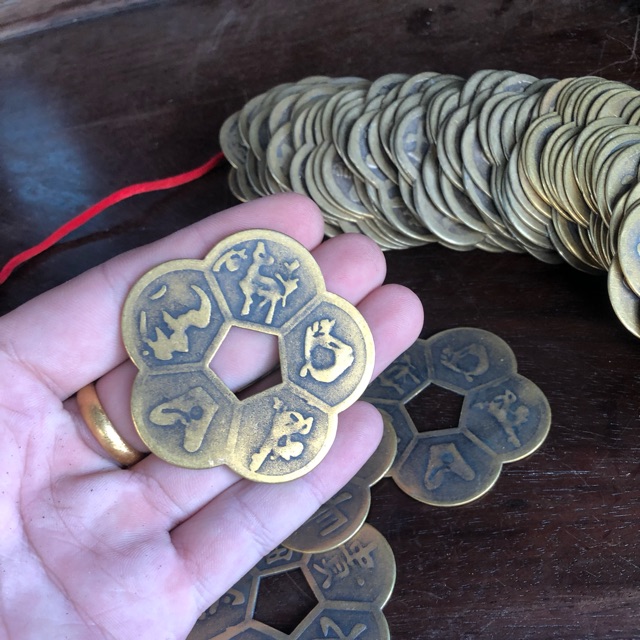 Đồng xu hoa mai bằng đồng vàng