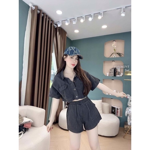 Set bộ áo tay dài phối viền sọc cổ tim in chữ kèm quần