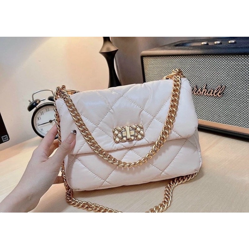 Túi ô trần khoá xoay chất da mới