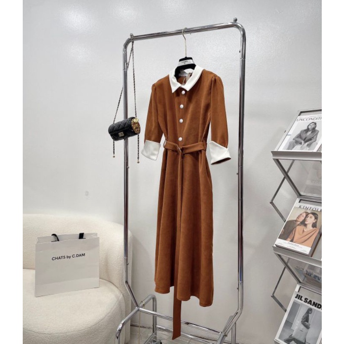 Váy nhung nâu cổ Pitter trắng kèm đai