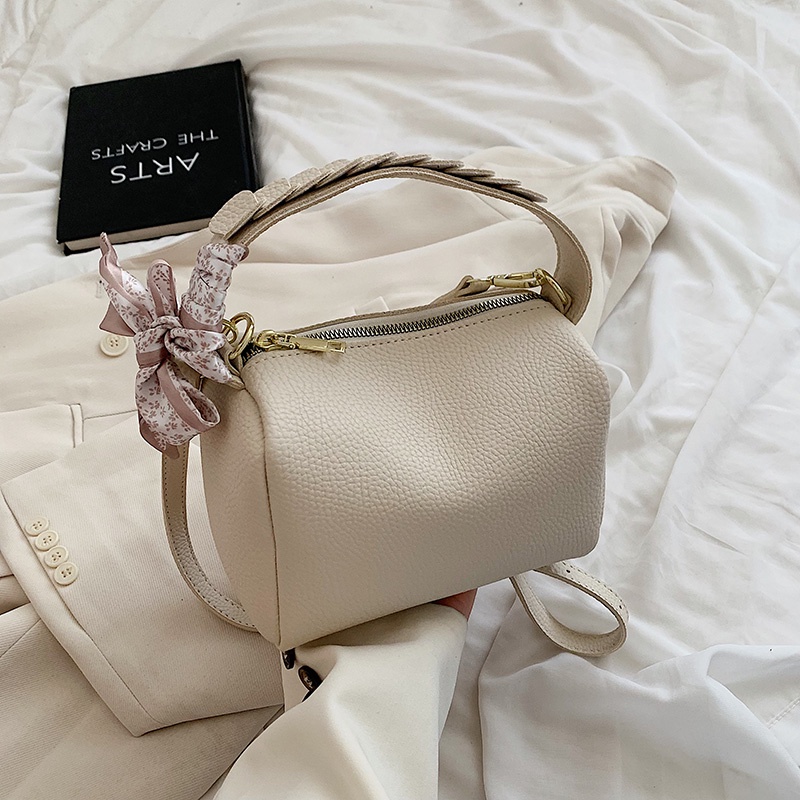 IELGY High-quality simple hand-held lady's silk scarf messenger bag