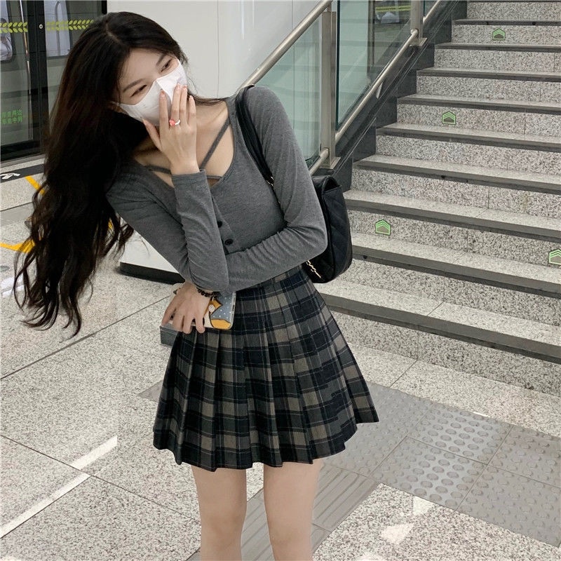 Set áo croptop kèm chân váy tennis kẻ dạ Maina