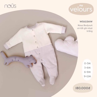 Nous bodysuit có tất ghi nhạt trắng