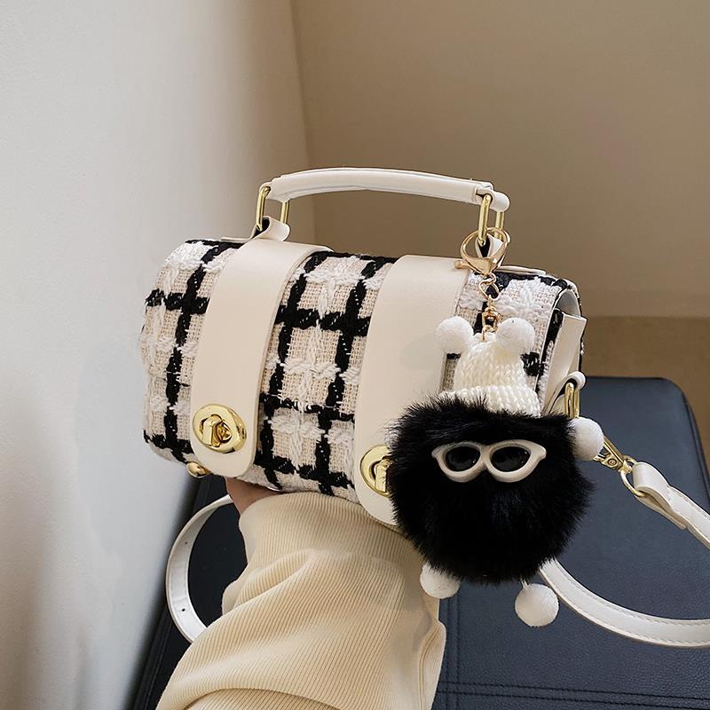 IELGY Túi Đeo Chéo Nhỏ Hình Vuông Bằng Len niche Thiết Kế Mới Phổ Biến Cho Nữ