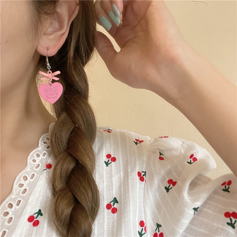 Khuyên Tai Hình Nơ Trái Tim Màu Hồng Dễ Thương Đơn Giản Phong Cách Hàn Quốc Cổ Điển Dành Cho Nữ Sinh