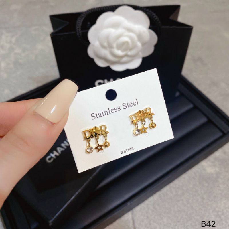 BÔNG TAI DIOR TUA RUA