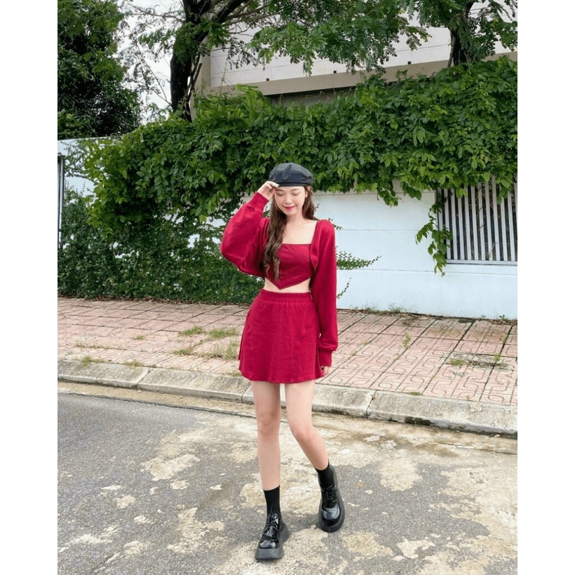 Set 3 món áo dây croptop  và chân váy ôm  kèm áo khoác chất vải umi màu đỏ ..