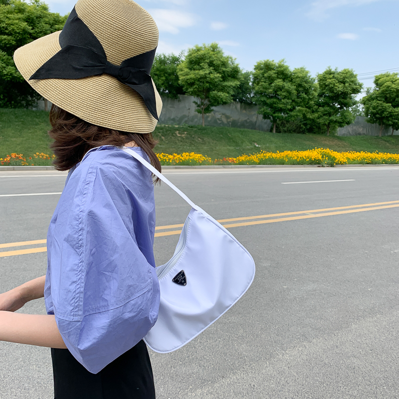 Túi đeo chéo thiết kế thời trang cho nữ