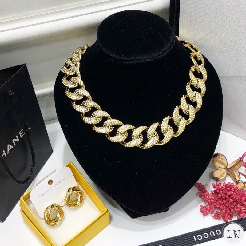 Vòng cổ chocker các mẫu