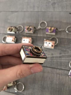 Móc khoá máy chụp gỗ 3D 2 mặt