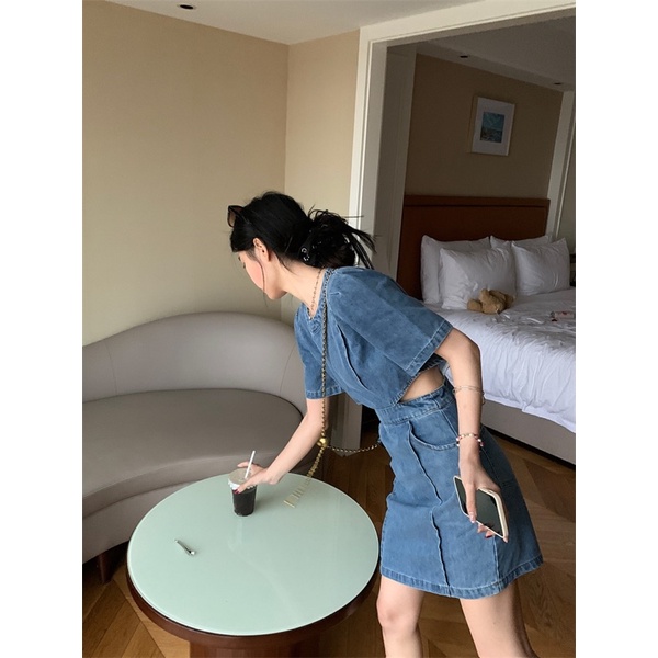 Váy đầm jeans bò xanh cổ tròn ngắn tay dáng chữ A cutout khoét eo vạt lệch phong cách Hàn Quốc Yannie