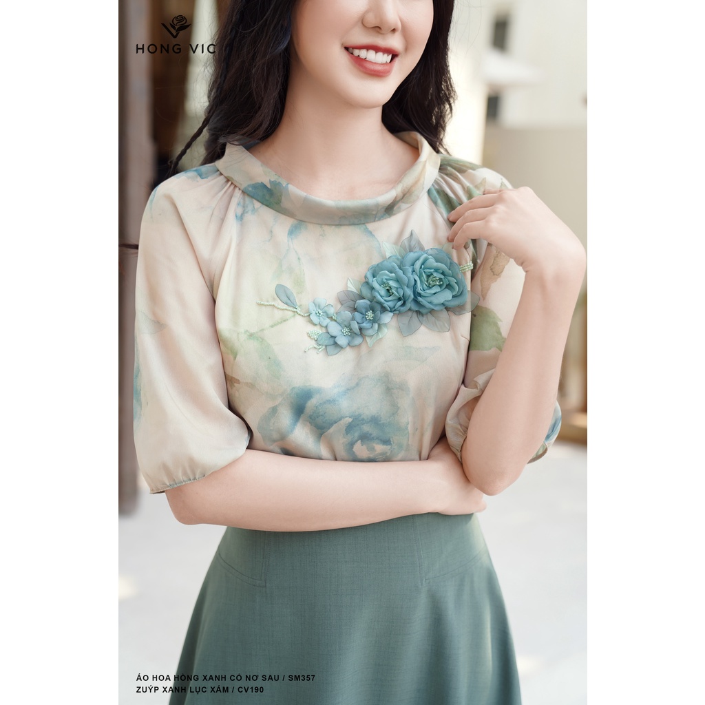 Áo nữ thiết kế Hong Vic hoa hồng xanh cổ nơ sau SM357