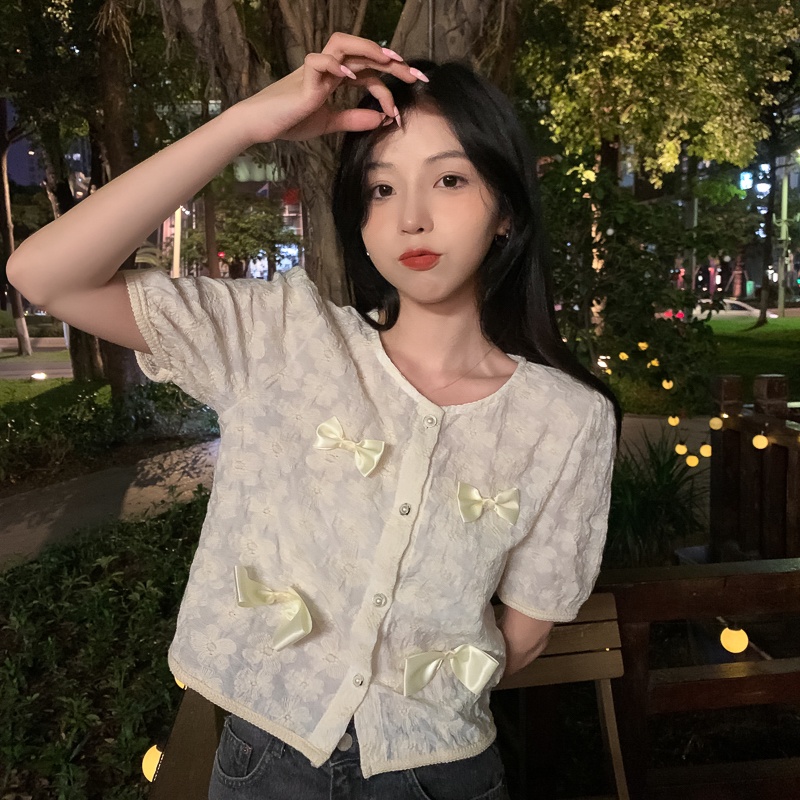Croptop tiểu thư kem đính nơ | 11 HIN
