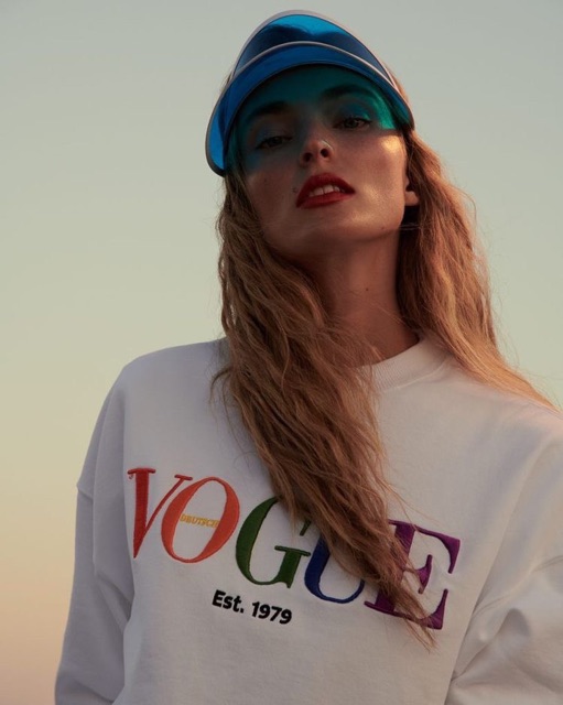 [Ảnh thật] Áo nỉ Vogue (trắng, be) - họa tiết thêu | BigBuy360 - bigbuy360.vn