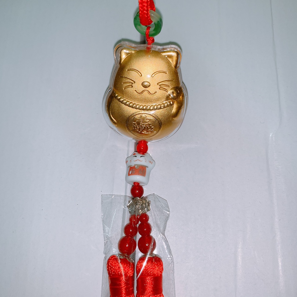 Tua Rua Đỏ May Mắn Hình Mèo Thần Tài Màu Vàng Trang Trí Nhà Cửa Xe Hơi