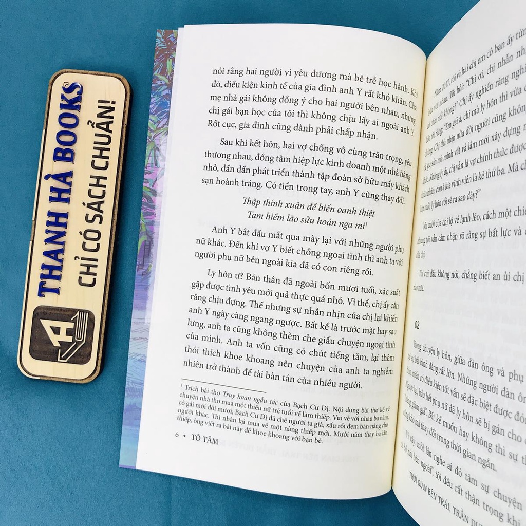 Sách - Thời Gian Bên Trái, Trần Duyên Bên Phải (Kèm Bookmark)