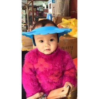 Mủ gội đầu chắn nước cho bé