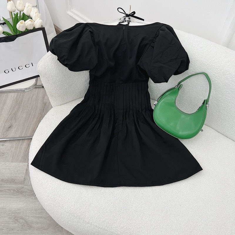 Đầm xoè cổ yếm tay bồng khoét vai MT