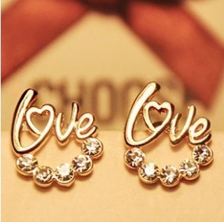 Khuyên Tai Chữ Love Đính Kim Cương Giả