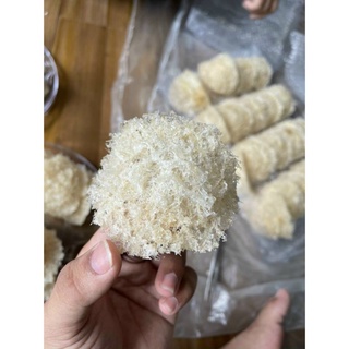Hộp chè tổ yến vụn.
