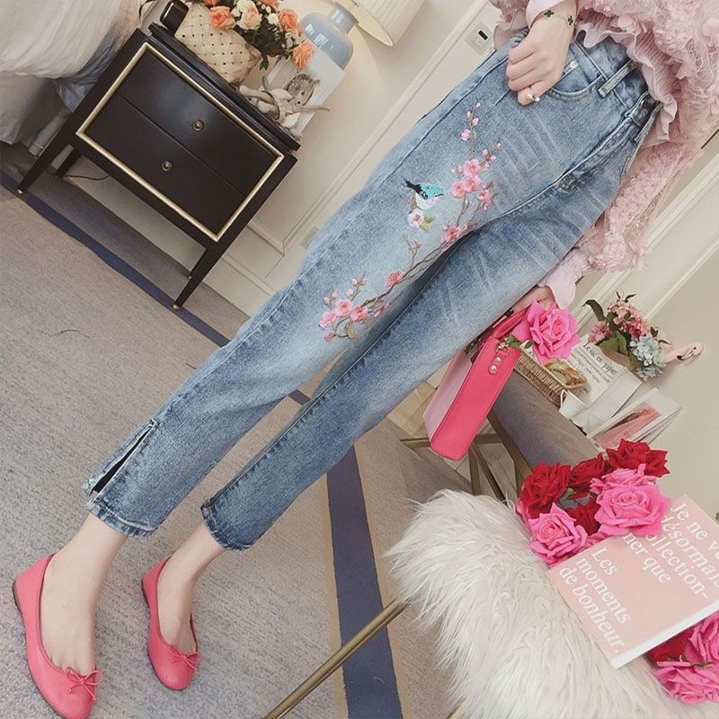 In Quần Jean. Quần denim Lưng Cao Dáng Rộng Thêu Họa Tiết Màu Xanh Dương Nhạt Thời Trang Mùa Xuân Mới Cho Nữ