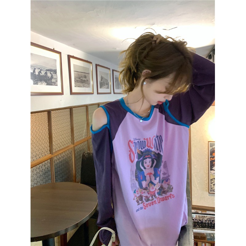 Áo thun mùa thu dài tay khoét hở vai phối viền 2 màu tay áo, style cá tính Hàn Quốc