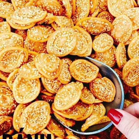 Bánh tai heo mè vàng hũ 380gr