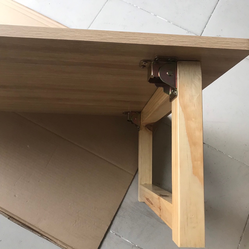 Bàn thấp, ngồi bệt chân bàn có thể xếp gọn ,chân gỗ không trầy nền nhà.