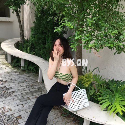 Áo crochet đan len họa tiết caro mặc được 2 kiểu "caro crochet"