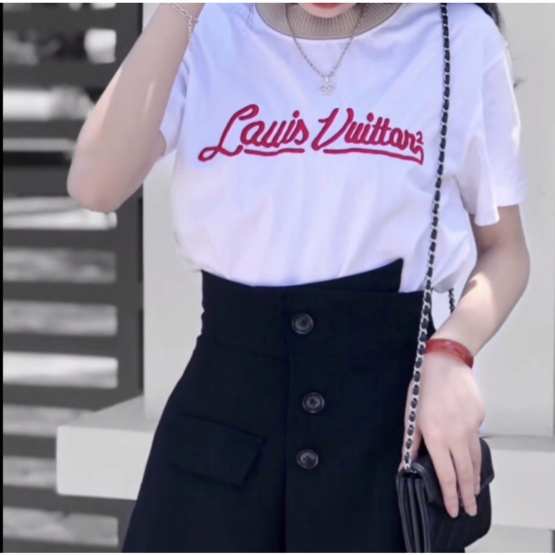 Áo phông lv cổ viền len. Sẵn hàng trắng