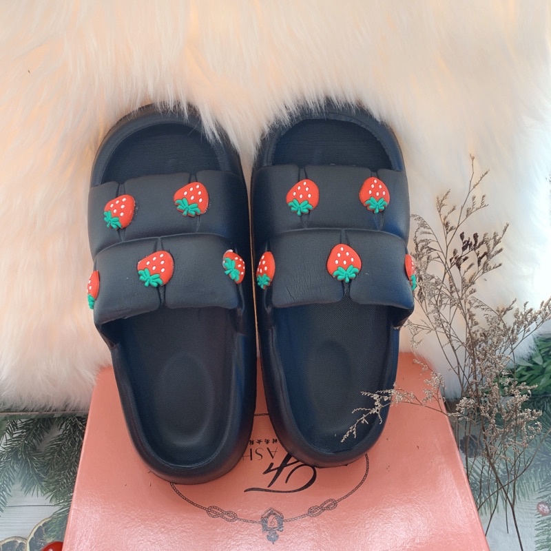 Dép nữ quai ngang đế bánh mì Chao gắn họa tiết hoa quả dâu đế siêu nhẹ