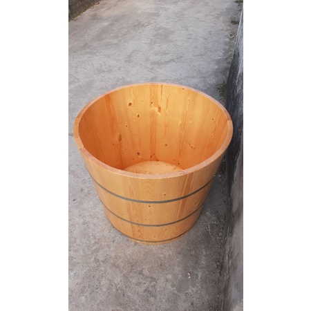 Bồn tắm gỗ thông tròn